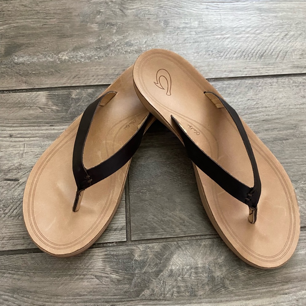 Womens Size 9 Olu Kai flip flops